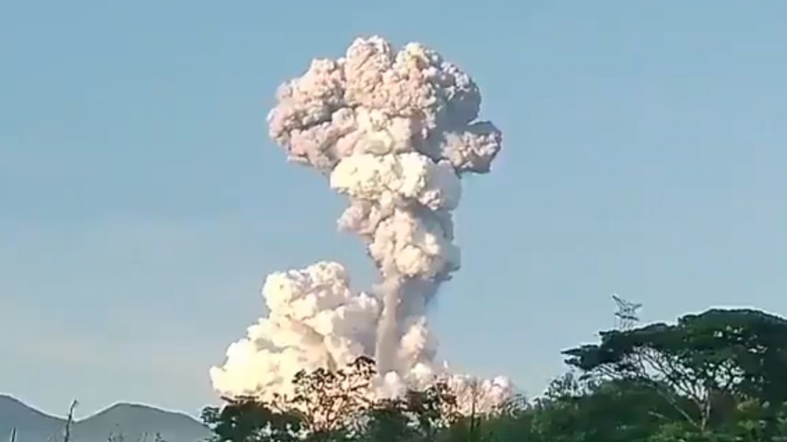 Entró en erupción del volcán Rincón de la Vieja en Costa Rica.
