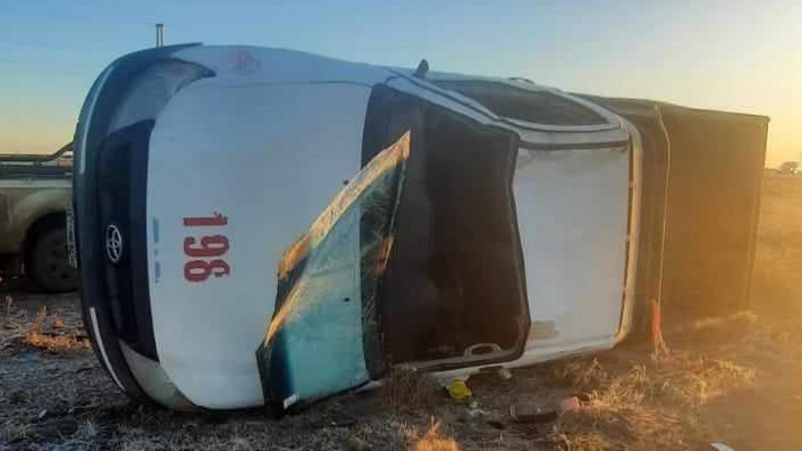 Camioneta Toyota que se presume, volcó producto de la escarcha