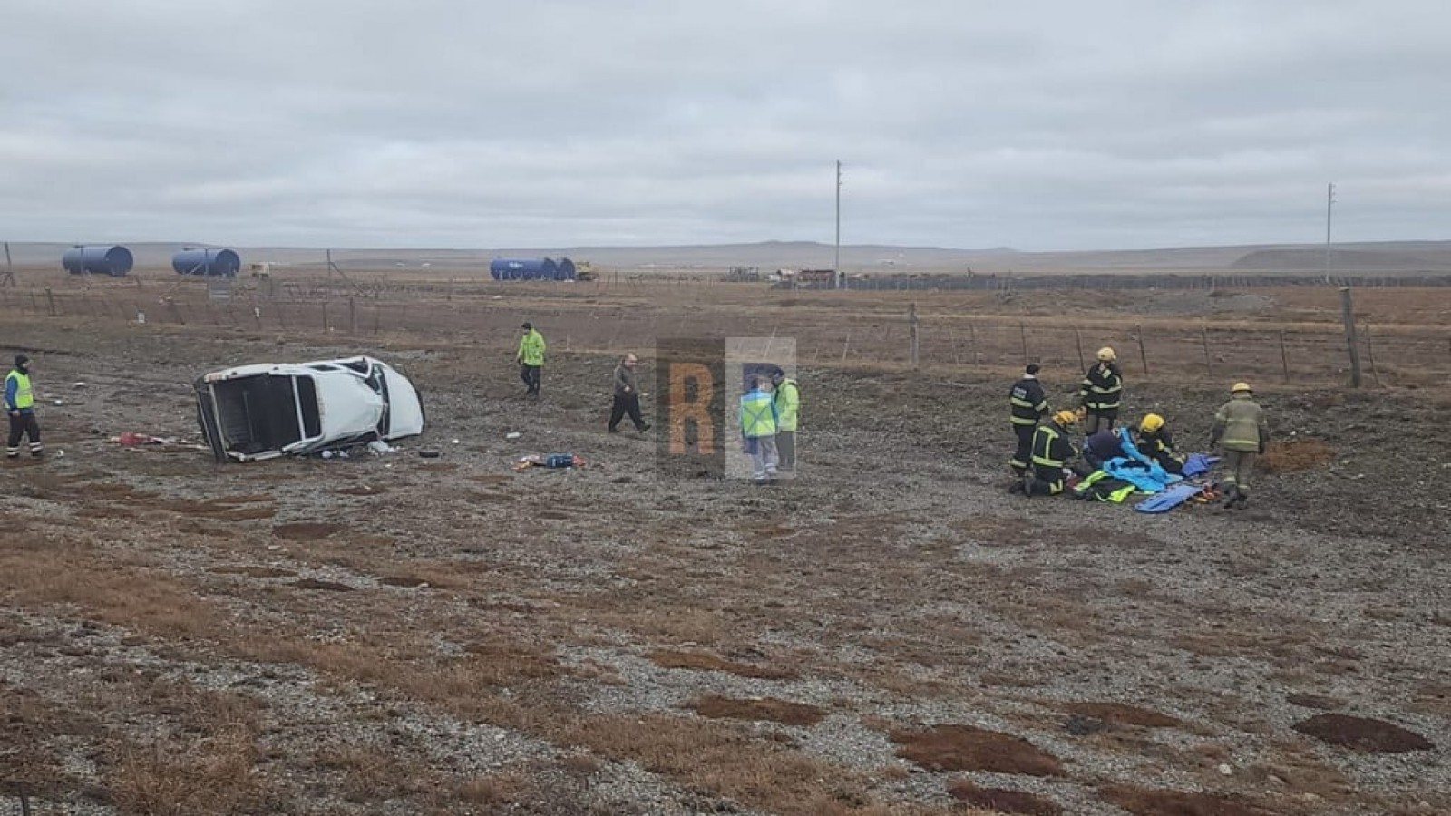 Conductor salió despedido en violento vuelco en la ruta 3