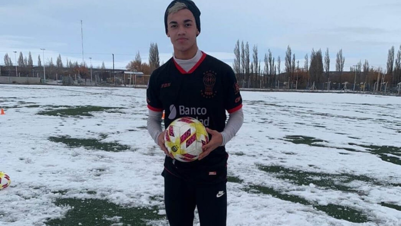 "No tenía para comprarme botines y con mí mamá comíamos en un cajón de manzana" dijo Juan Gauto