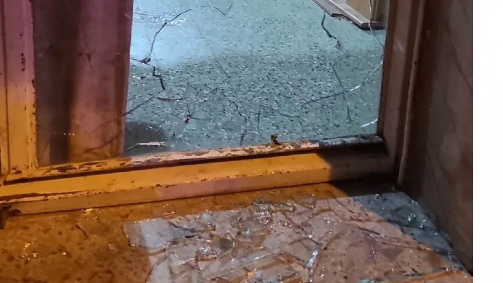 Atacó a piedrazos la casa de su ex suegro y quedó preso