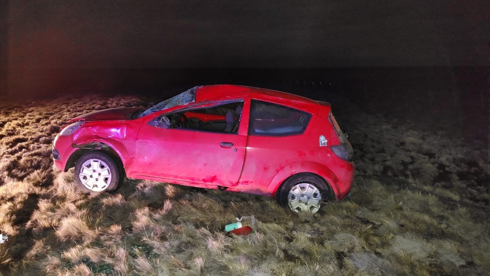 Reventón de neumático provoca vuelco en la Ruta 5 con una mujer lesionada