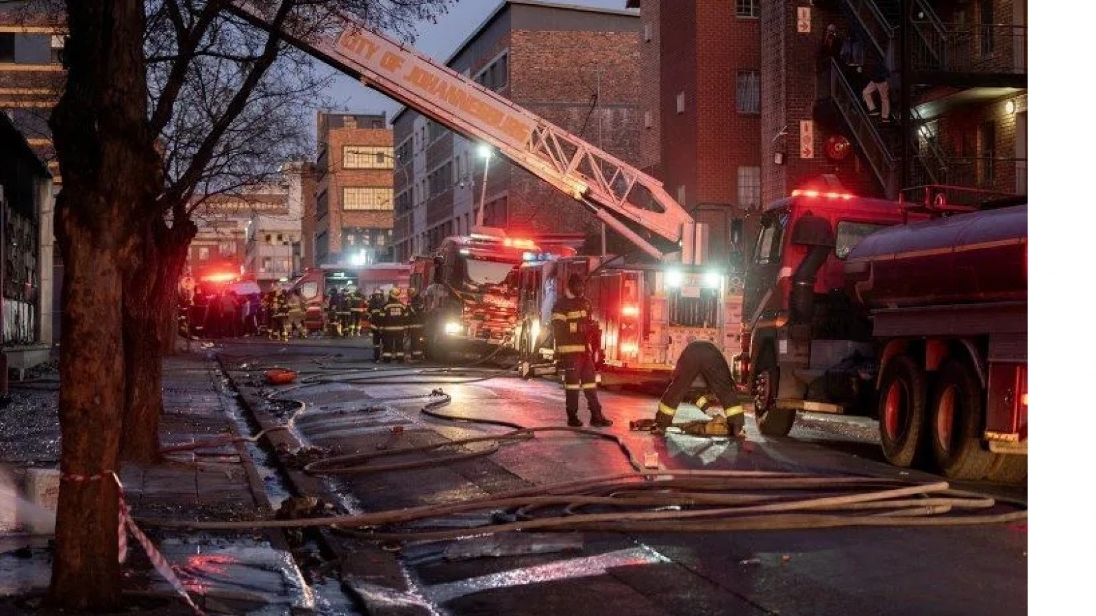 Tragedia en Johannesburgo: cerca de un centenar de personas murieron en incendio de edificio
