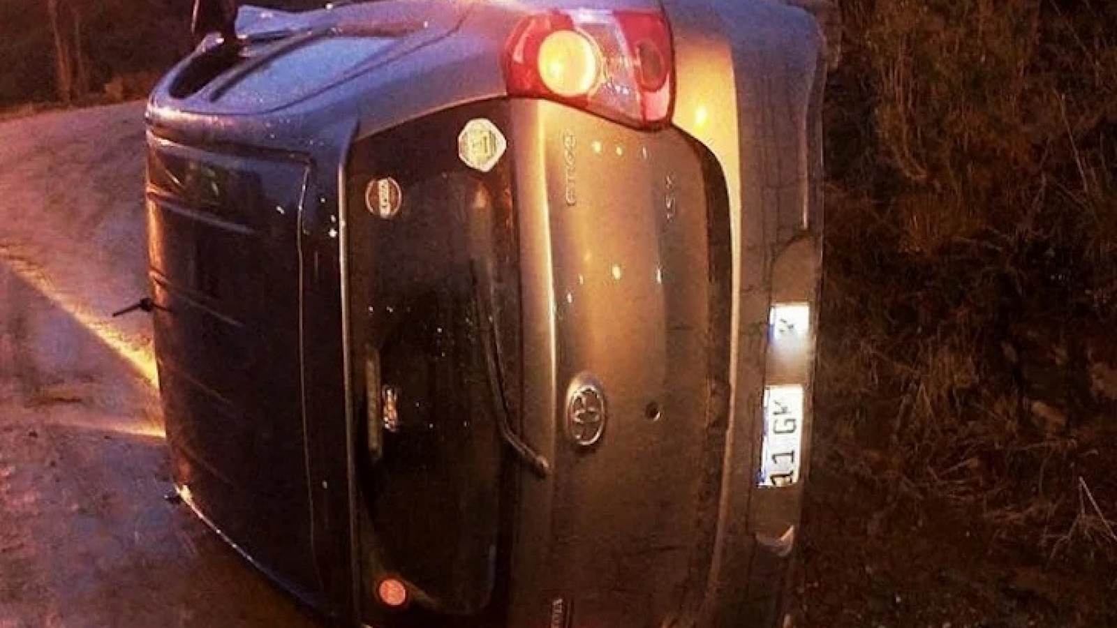 Conductora ebria desbarrancó su vehículo en Ushuaia