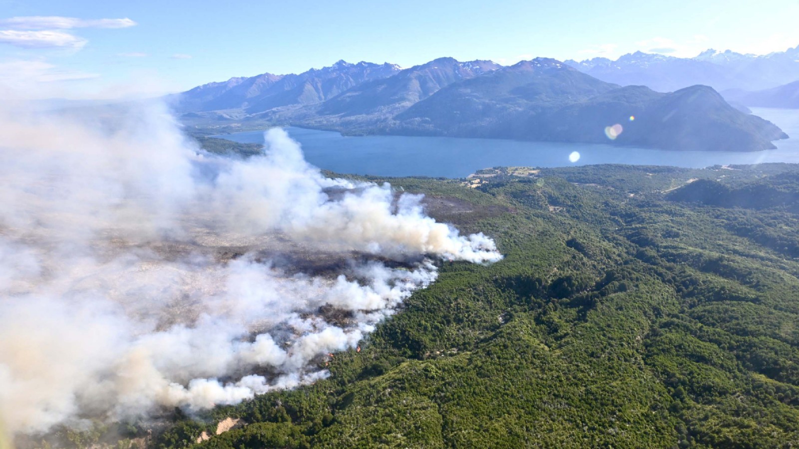 El incendio en el Parque Nacional Los Alerces ya afecta a más de 1.000 hectáreas