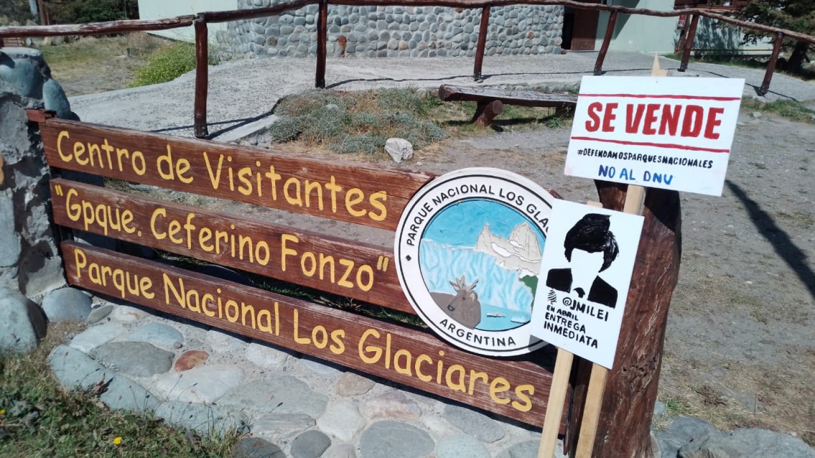 Trabajadores del Parque Nacional Los Glaciares se manifestaron contra las políticas de Milei
