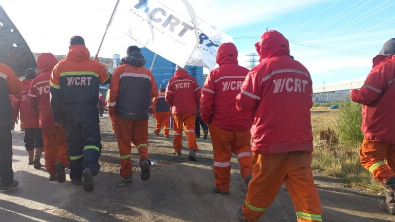 Santa Cruz: un sector con salarios congelados, temor a despidos, profundizaría medidas de fuerza
