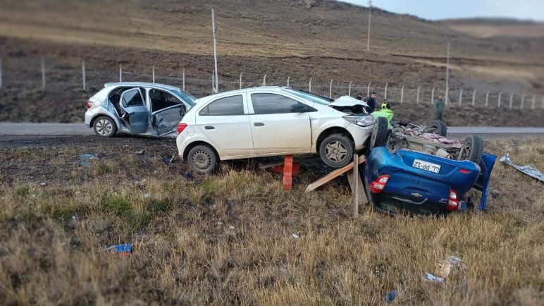 Trágico accidente en Río Turbio: dos personas fallecidas en colisión de tres vehículos