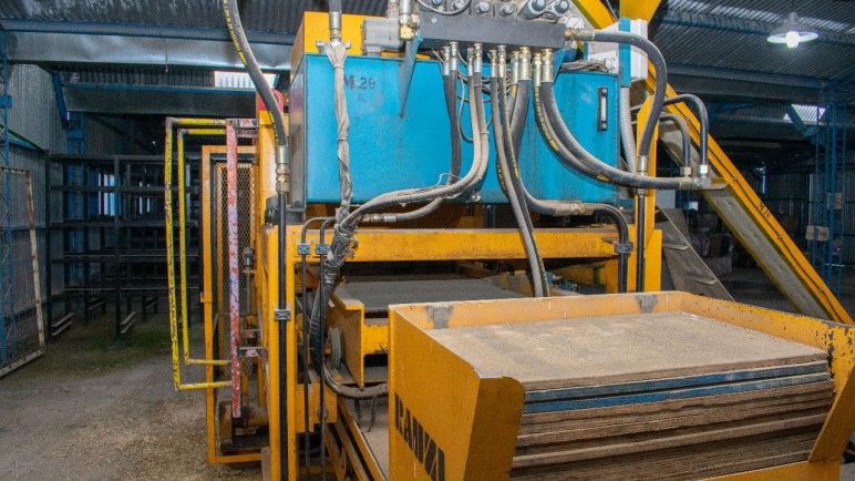 Buscan poner la adoquinera nuevamente en funcionamiento