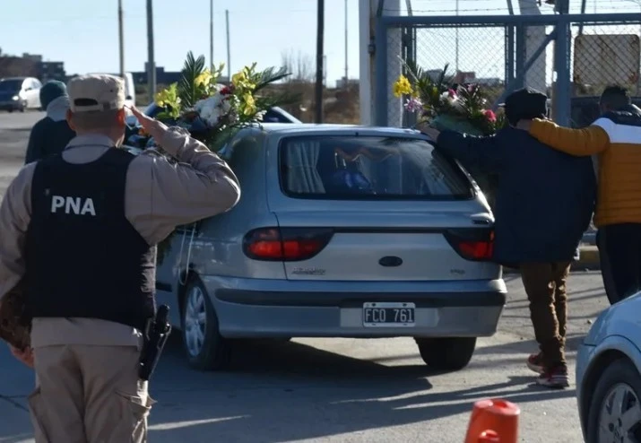 Santa Cruz: último adiós para el estibador que murió tras ser aplastado por una tapa metálica