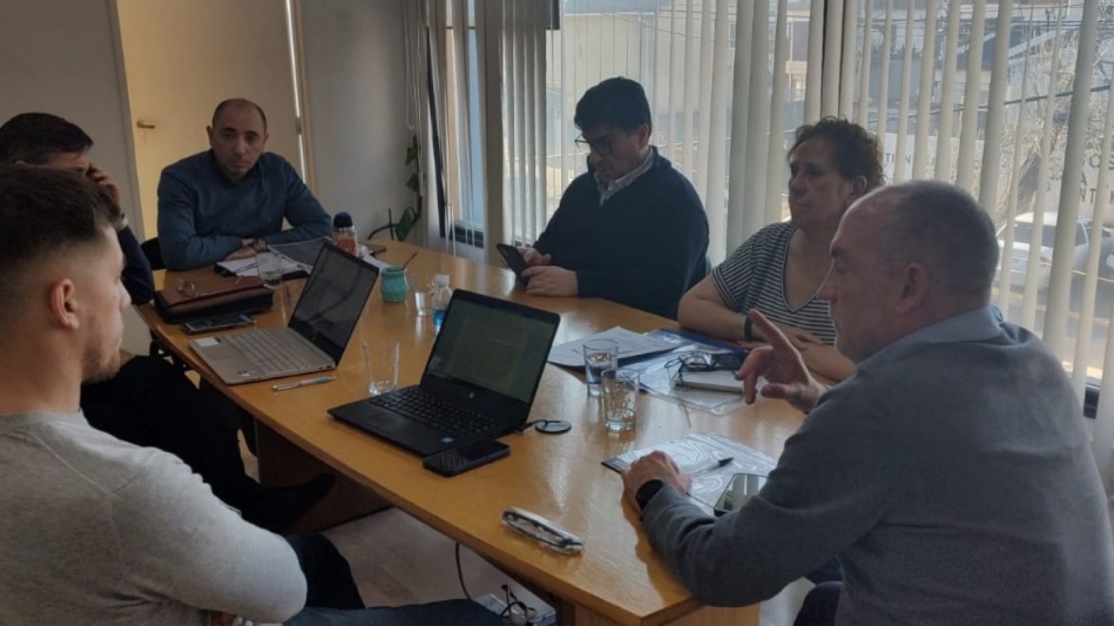 Los vocales informaron que aguardan que se concrete una reunión entre el Ejecutivo y todos los intendentes que tendrá como tema principal la deuda y pagos de las comunas.