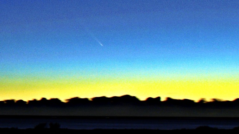 Un fotógrafo de Santa Cruz esperó tres días y pudo capturar al "Cometa del Siglo" desde una estancia