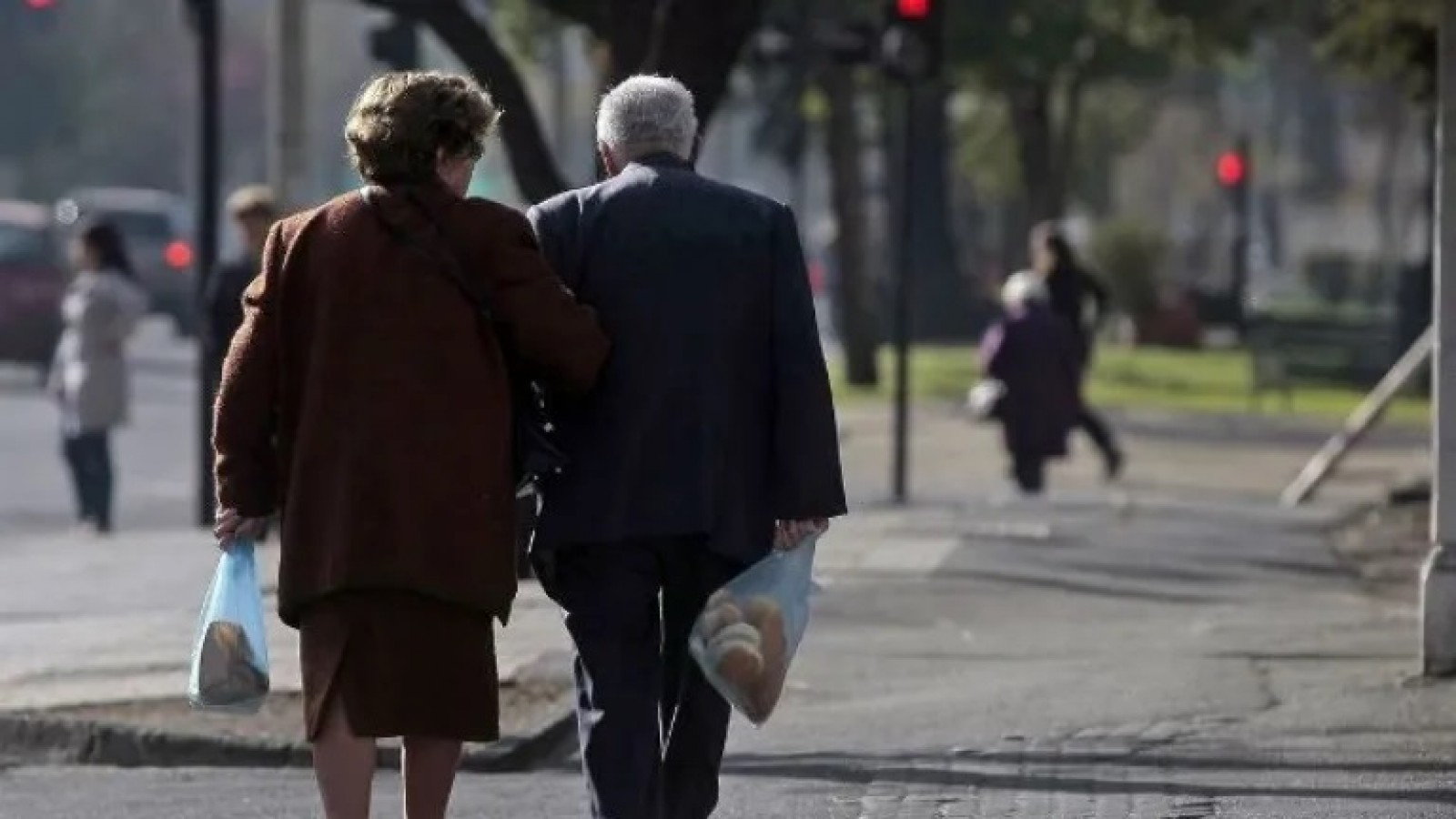 El Gobierno hizo oficial el aumento de jubilaciones: cuánto cobrarán los jubilados en febrero