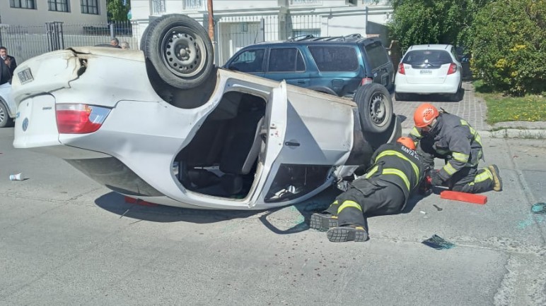Vídeo: así fue el increíble vuelco en plena costanera de Río Gallegos