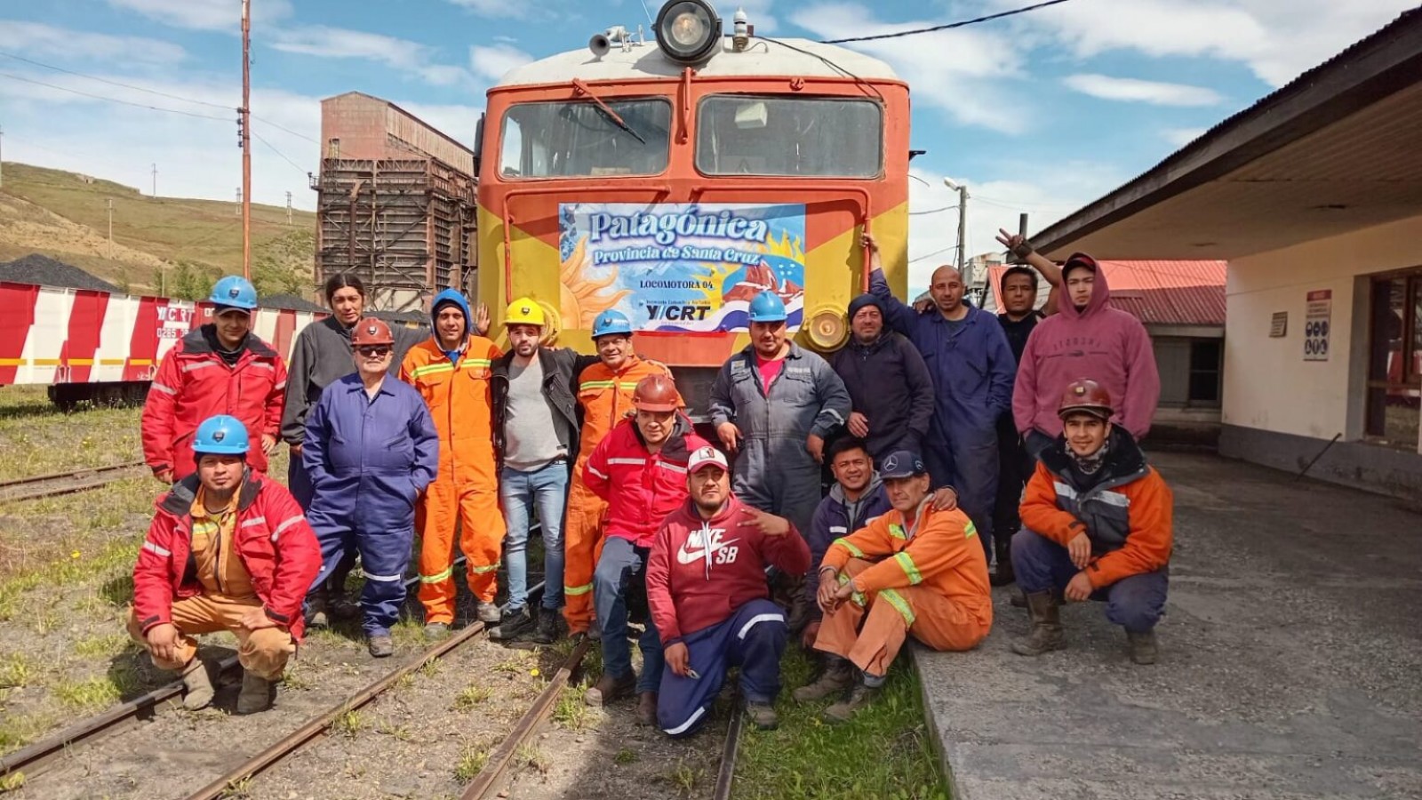 YCRT oficializó el nombre de dos locomotoras como homenaje a la provincia de Santa Cruz y a las Islas Malvinas