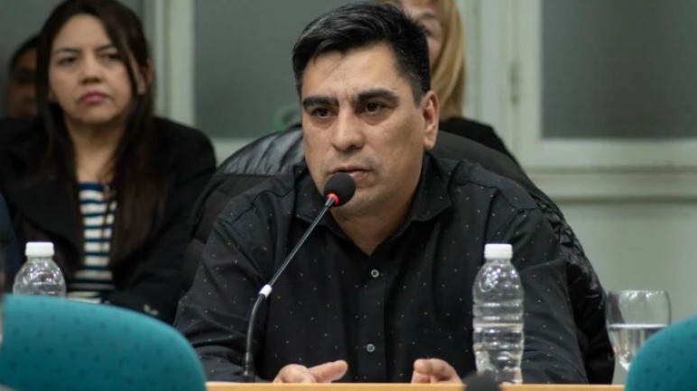 El diputado Fernando Españon presentó su renuncia