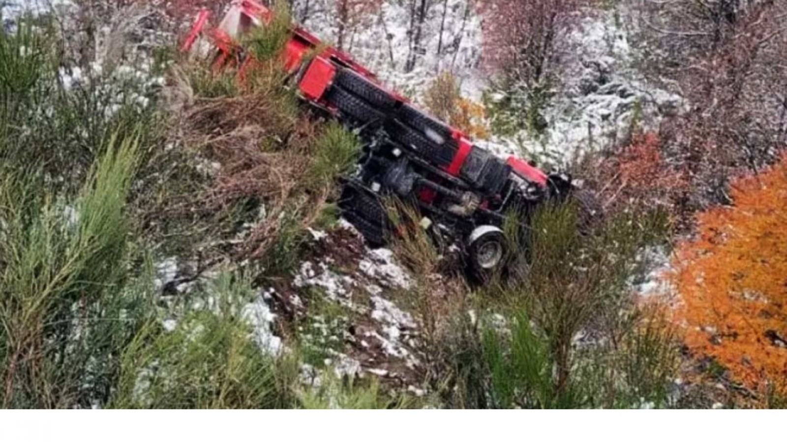 Desbarrancó un camión de Vialidad Nacional
