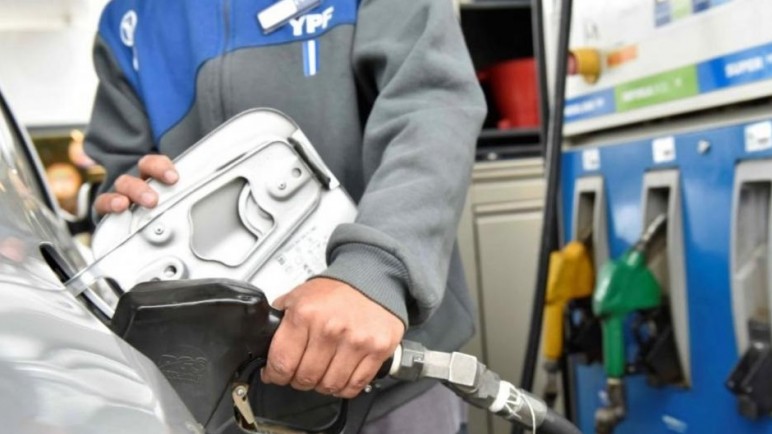 Descuentos en nafta en enero 2026 en YPF y Axion: hasta 30% y reintegros de $25.000