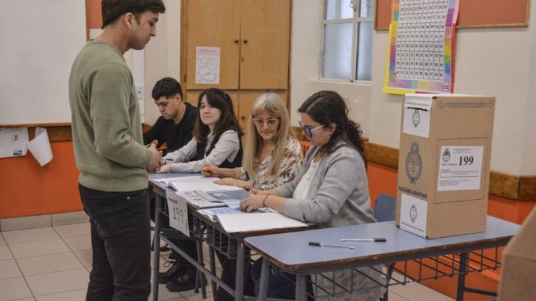 En qué consiste el sistema electoral que propone un diputado opositor en Santa Cruz: el caso de municipios y la inclusión de las PASO