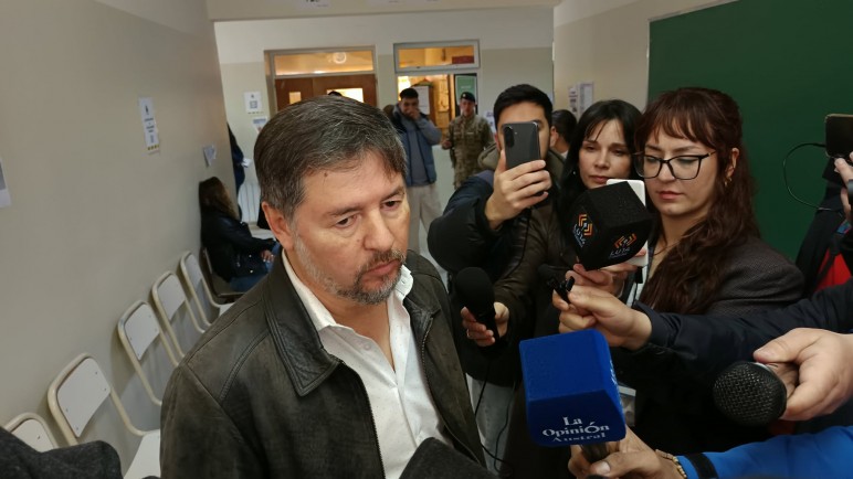 Pedro Muñoz habló con la prensa tras votar