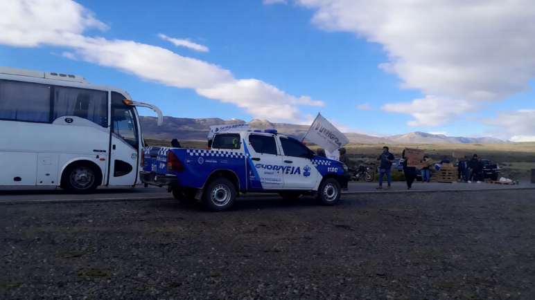 Cortaron la ruta en Santa Cruz: motivos del reclamo, que podría continuar y la intervención de un juez