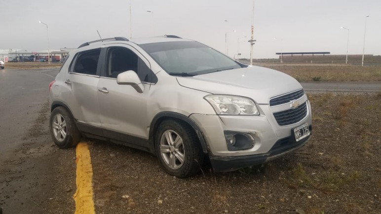 Madrugada con fuga en Río Gallegos: chocó y abandonó la camioneta