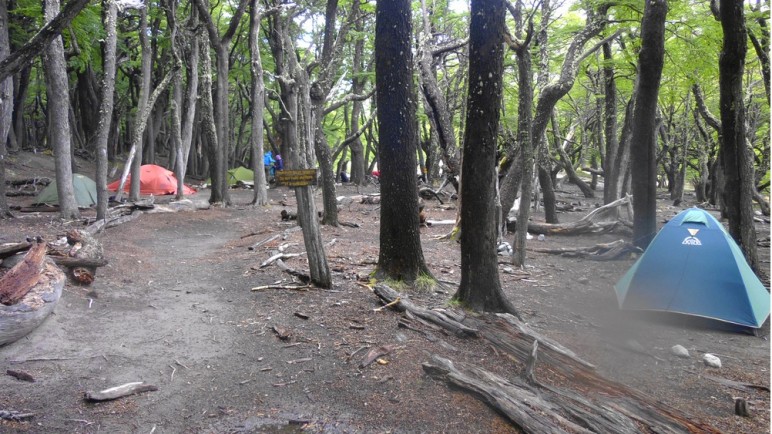 Buscan reubicar el campamento De Agostini (Foto archivo)