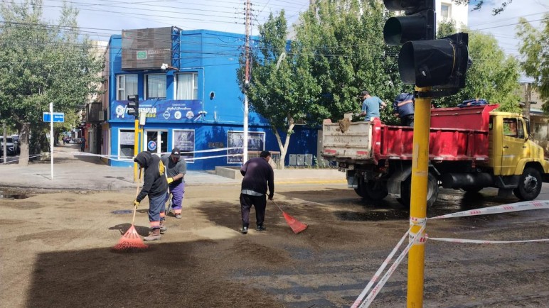 Municipio intervino ante el colapso de redes cloacales en el centro de la ciudad