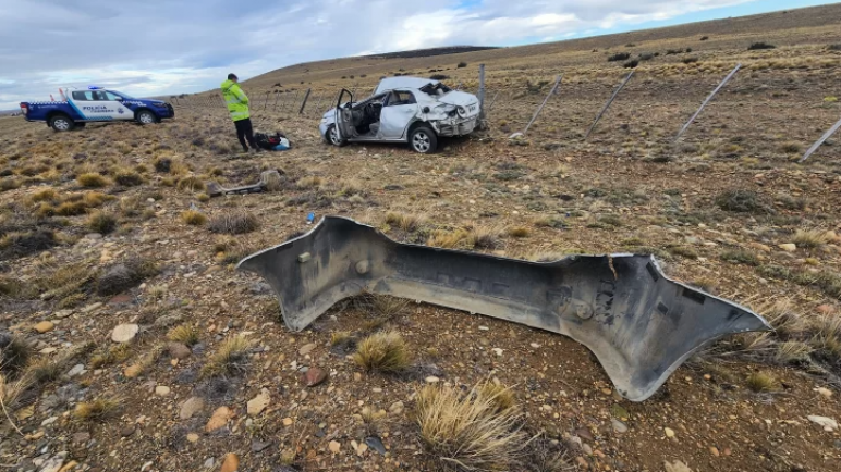 Vuelco en cercanías de Estancia Librun dejó dos personas lesionadas