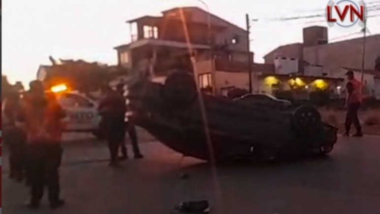 El auto terminó dado vuelta