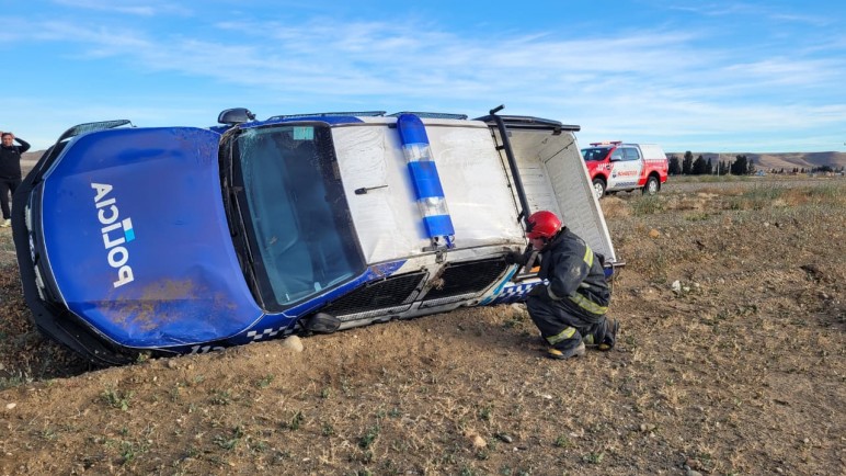 Santa Cruz: volcó un móvil de Operaciones Rurales mientras trasladaba efectivos policiales