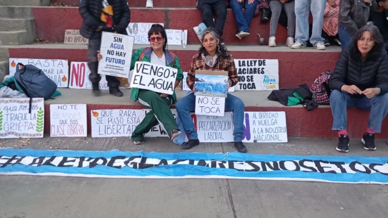 El reclamo llegó a la Fiesta del Lago