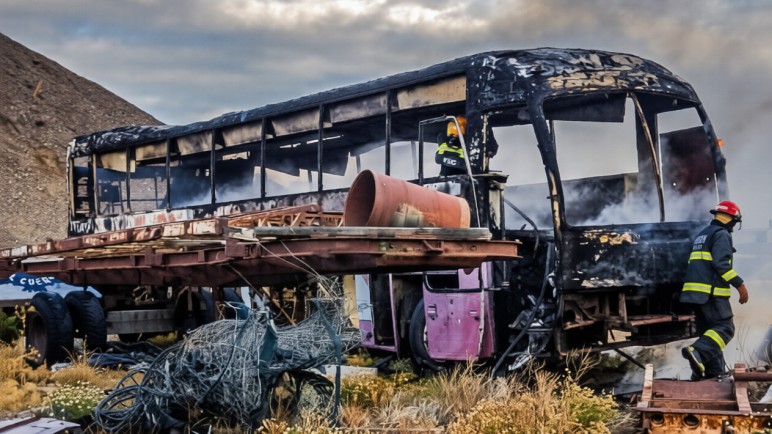 Se incendió un colectivo en Río Gallegos e investigan las causas