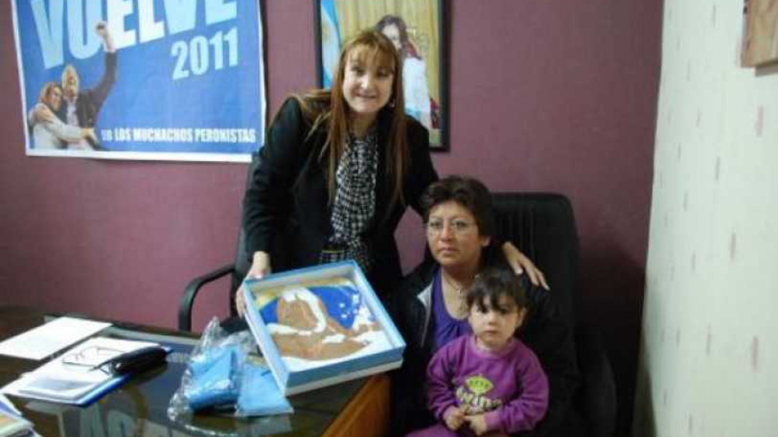 Denuncian que Urricelqui nombró a su empleada doméstica en Comisionado de Fomento y que el Estado paga su celular