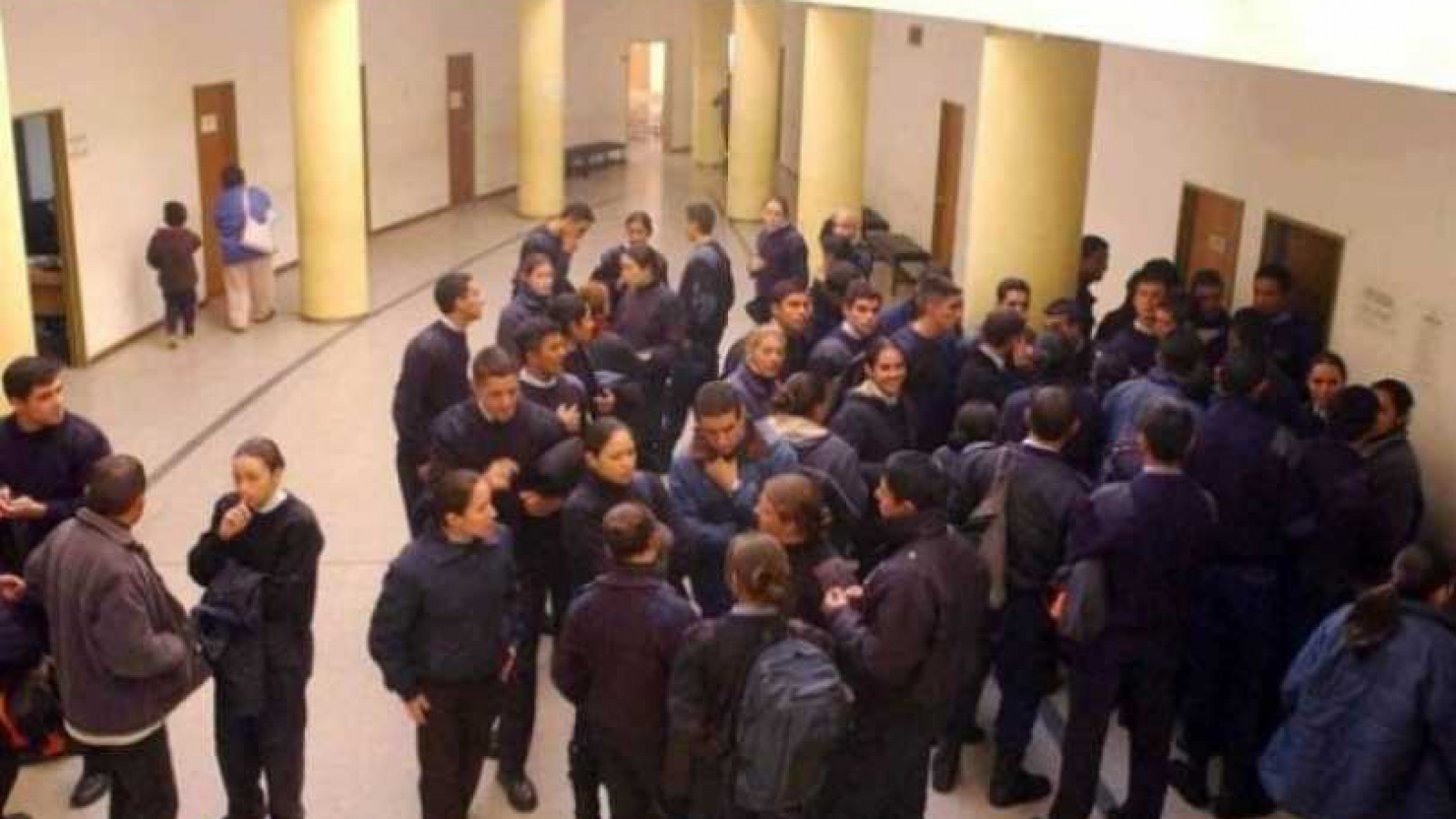 Se suman policías de Caleta Olivia a las medidas de fuerza