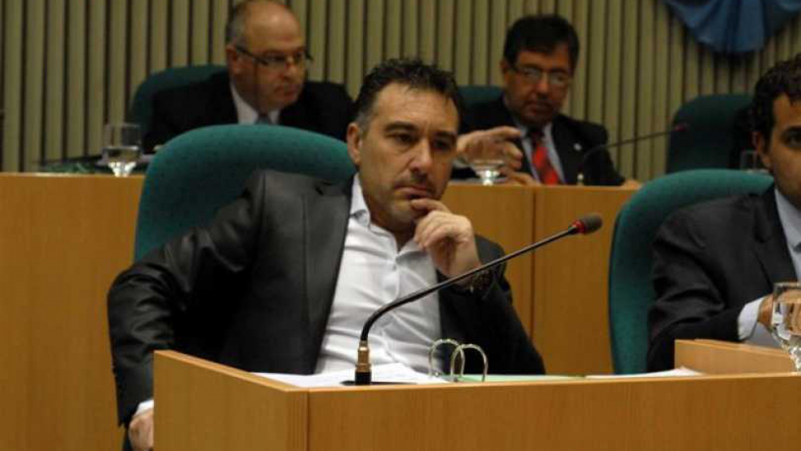 Diputado denunció pacto entre el “el peraltismo y Roquel”