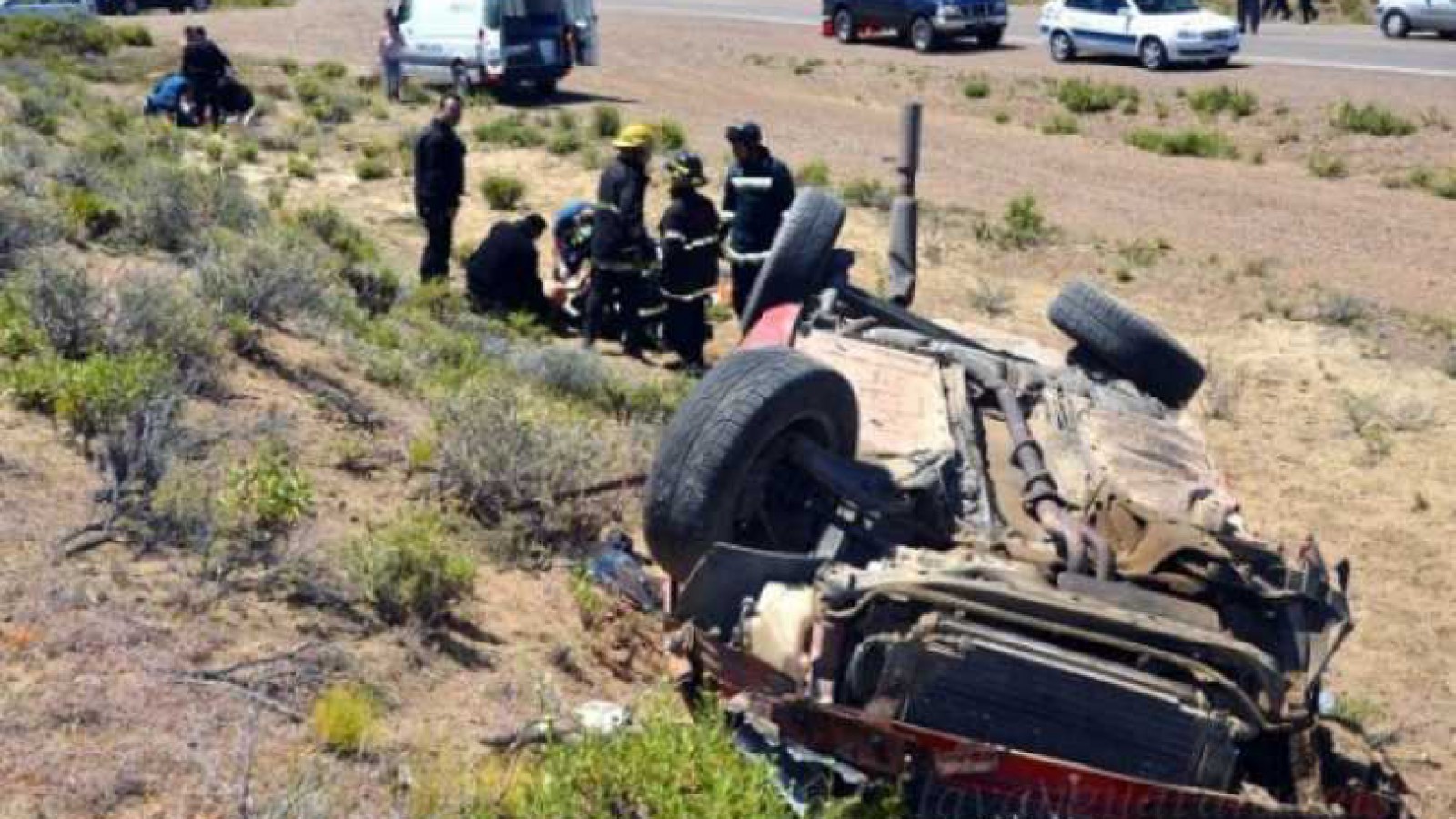 Dos heridos por vuelco de auto que sufrió rotura del tren delantero