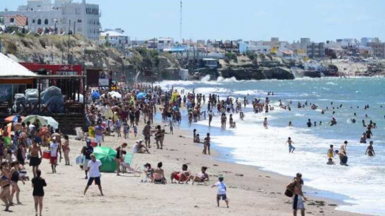 Marea extraordinaria en el inicio de temporada en Las Grutas