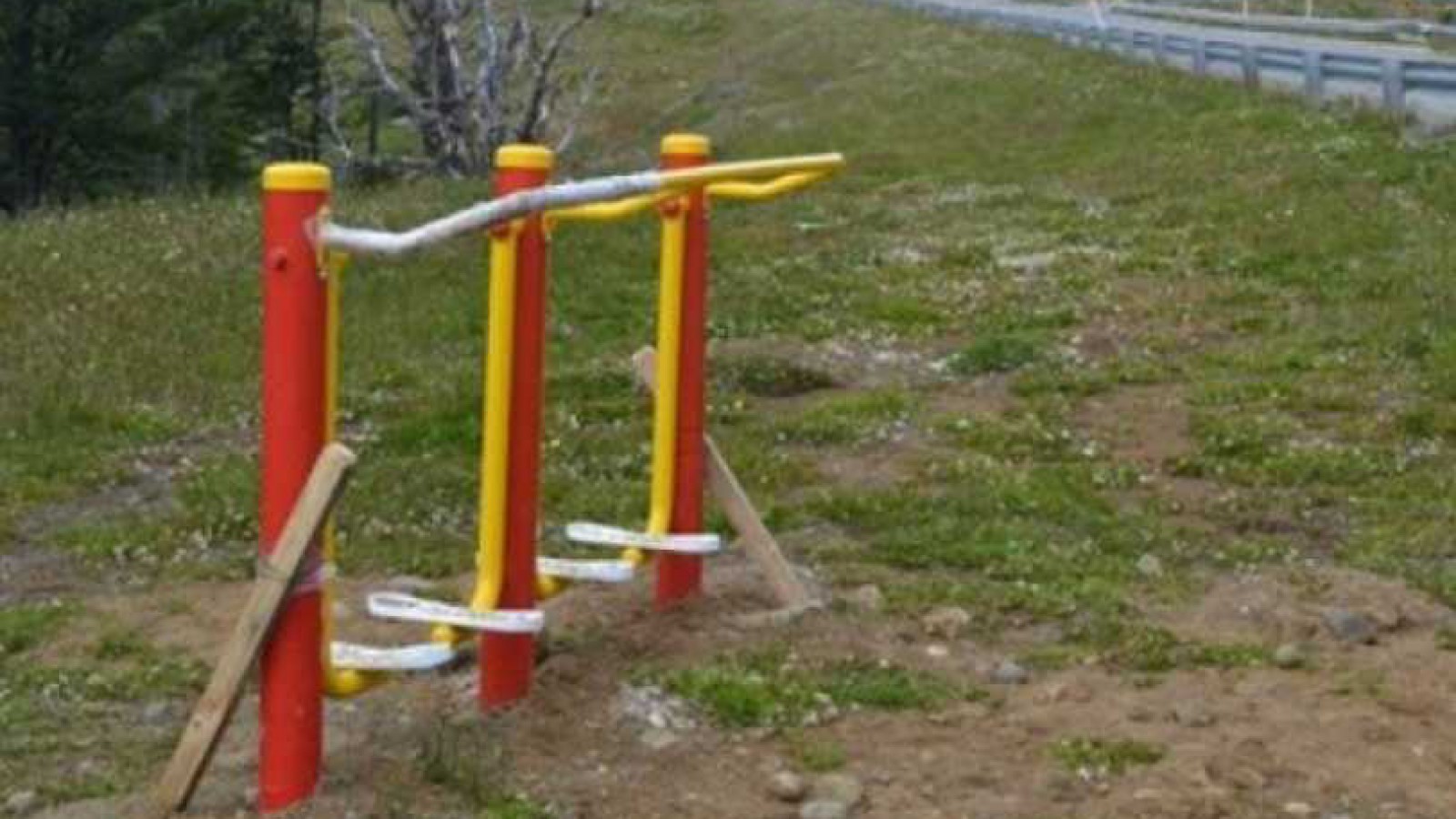 Municipio de Río Turbio instaló juegos en senda hacia Mina Uno