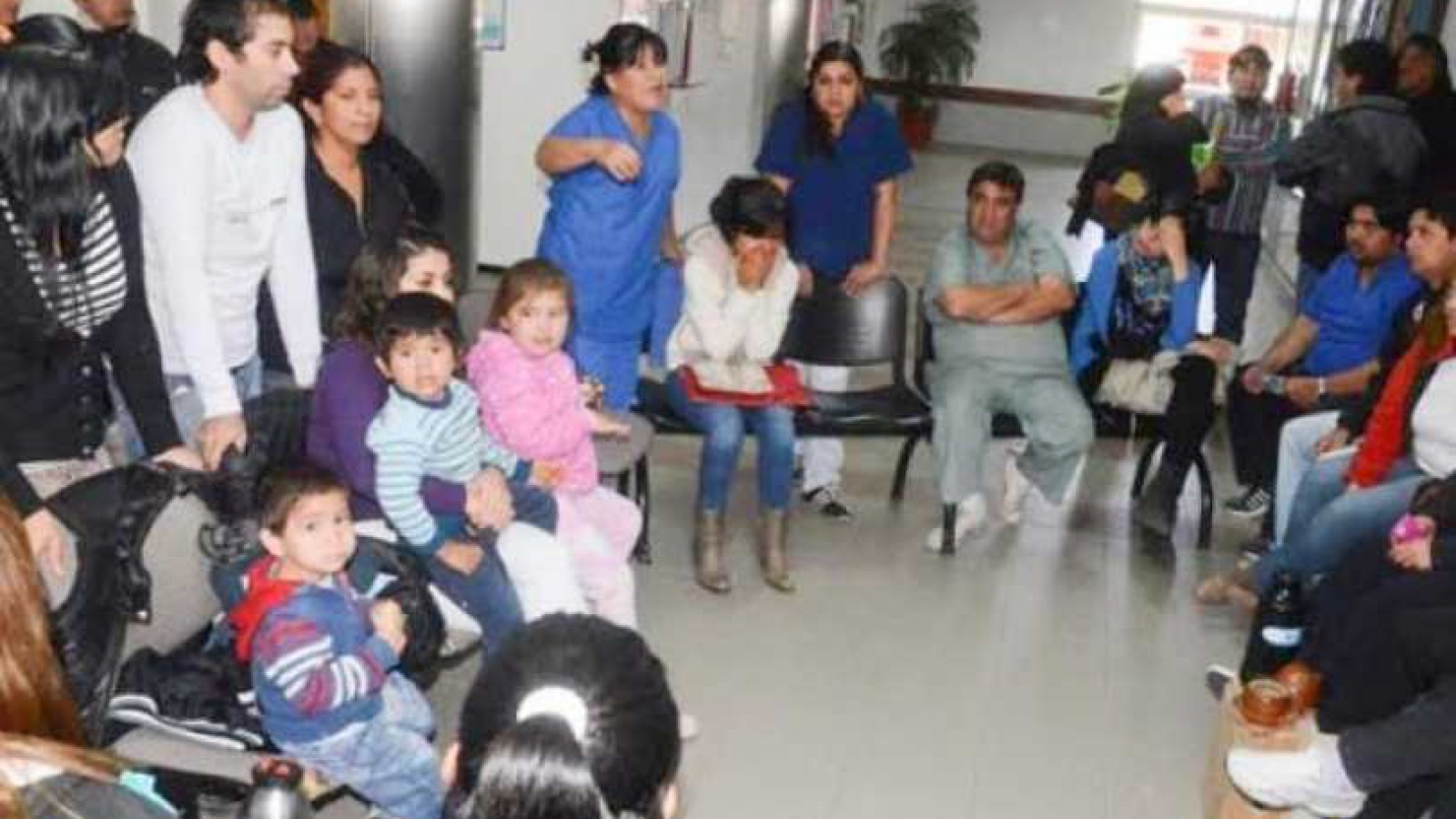 Conflictos laborales vuelven a paralizar el Hospital Zonal en Caleta