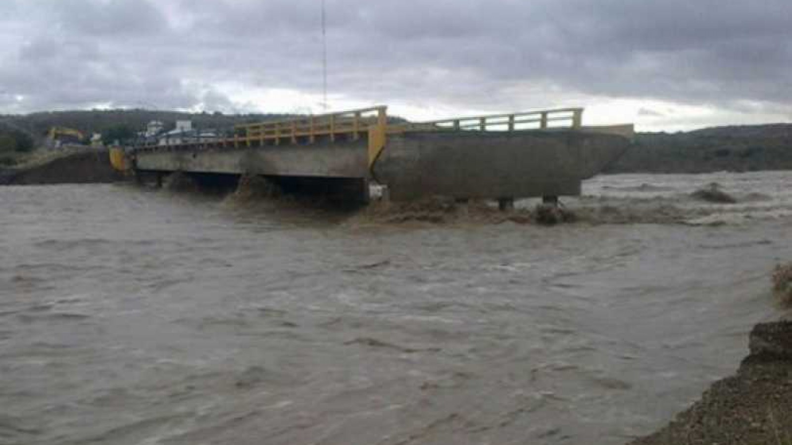 Se desmoronó puente y afectó el sistema de Claro por 48 horas en Chubut y Santa Cruz