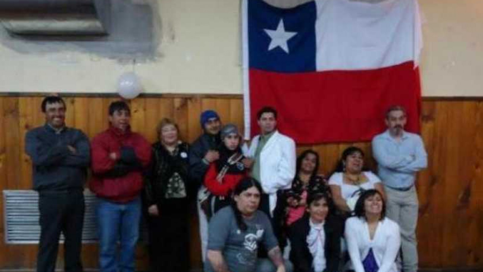 Gravísimo: funcionaria de Cultura de Puerto Deseado trató como “traidores” a chilenos y les prohibió desfilar en el acto del 25 de mayo