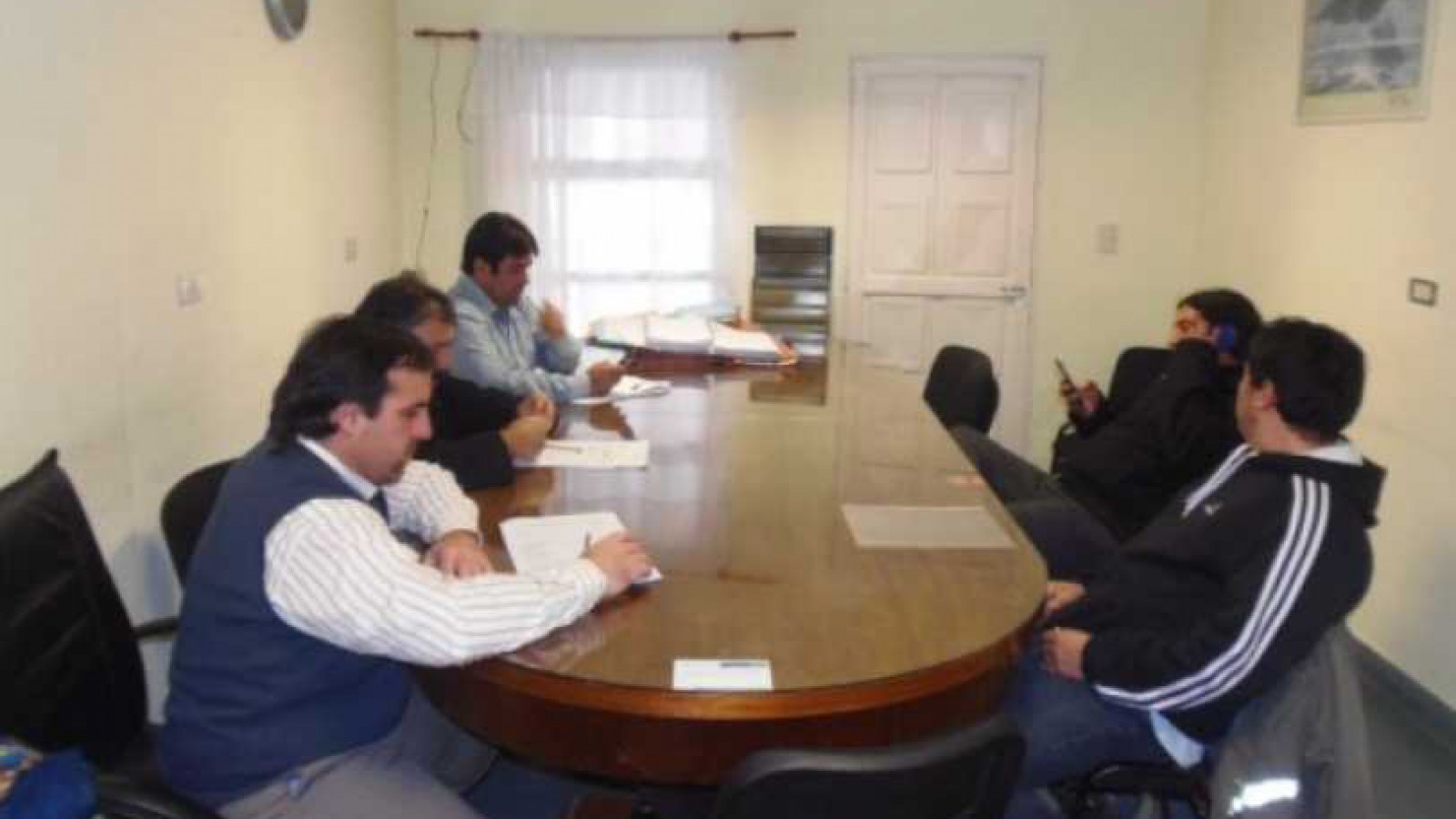 Concejales de Caleta recibieron a referentes de la UOCRA que piden reactivación de obras públicas