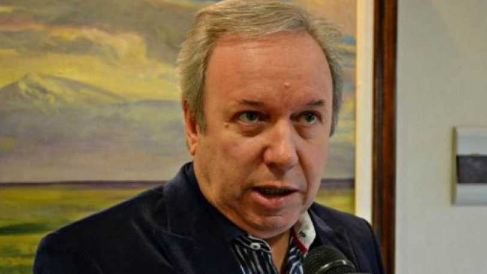 El gobernador Peralta llega a Caleta Olivia con anuncios y en medio de fuertes reclamos