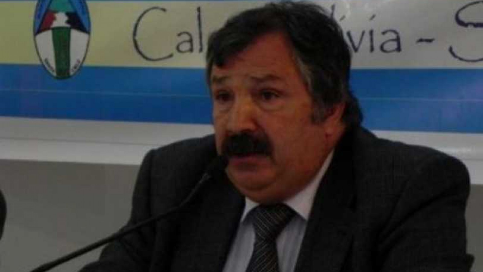 Con una “carta de bienvenida”, el concejal Acuña Kunz detalló a Peralta todos los problemas de Caleta Olivia