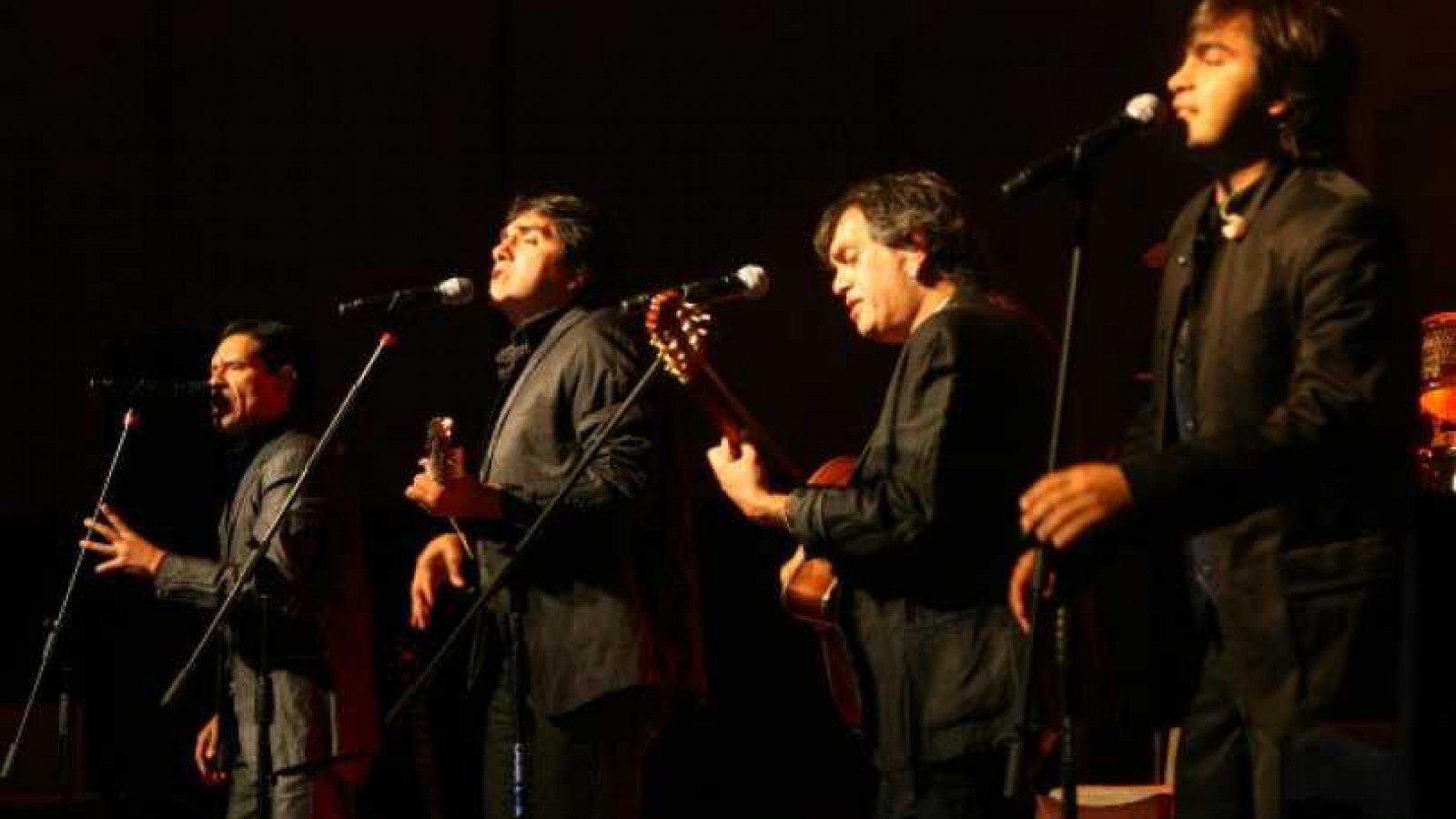 Los Nocheros y Osvaldo Bayer en el aniversario de Piedra Buena