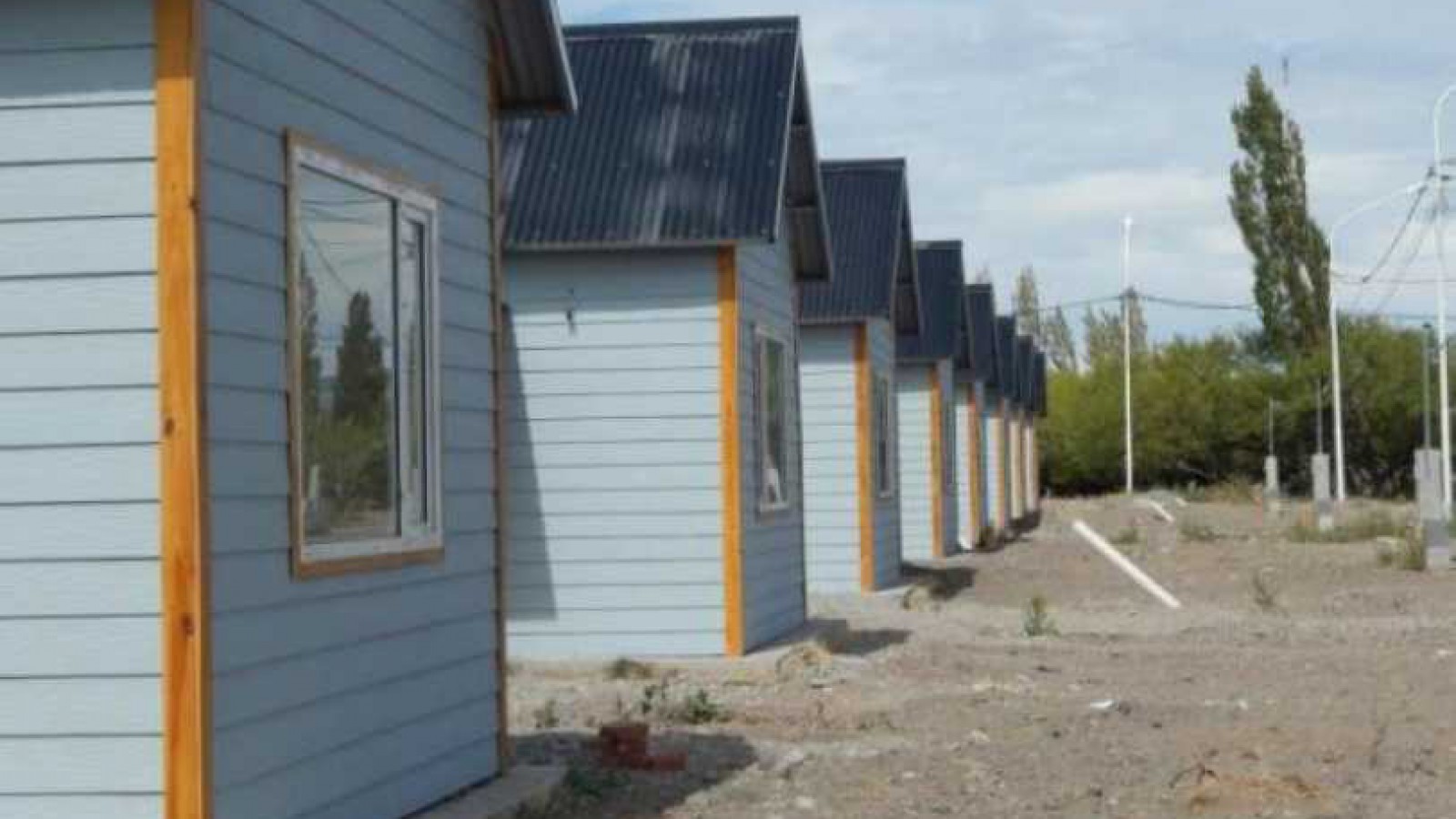 En Perito Moreno, concejales advirtieron que empresa abandonó la  ciudad y  construyó  solo 20 casas de un total de 100