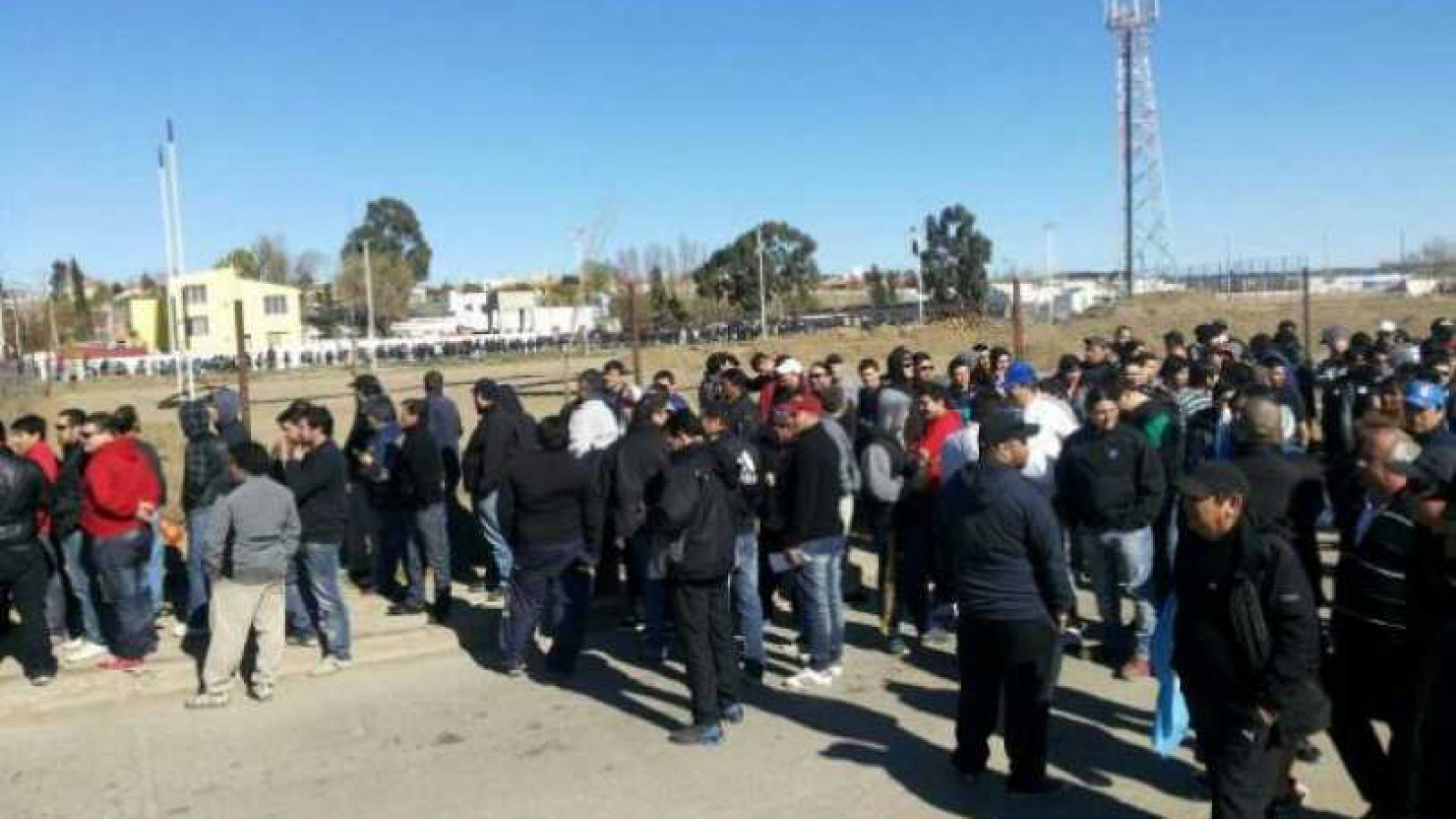 Un petrolero se descompensó y falleció mientras hacia la cola para ingresar a la asamblea en Caleta Olivia