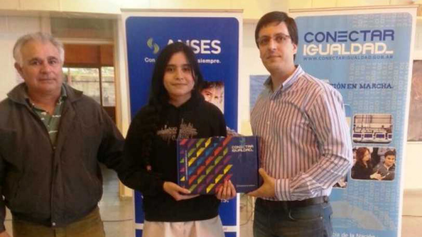 En Deseado se entregaron 105 netbooks que completan la totalidad de la matrícula