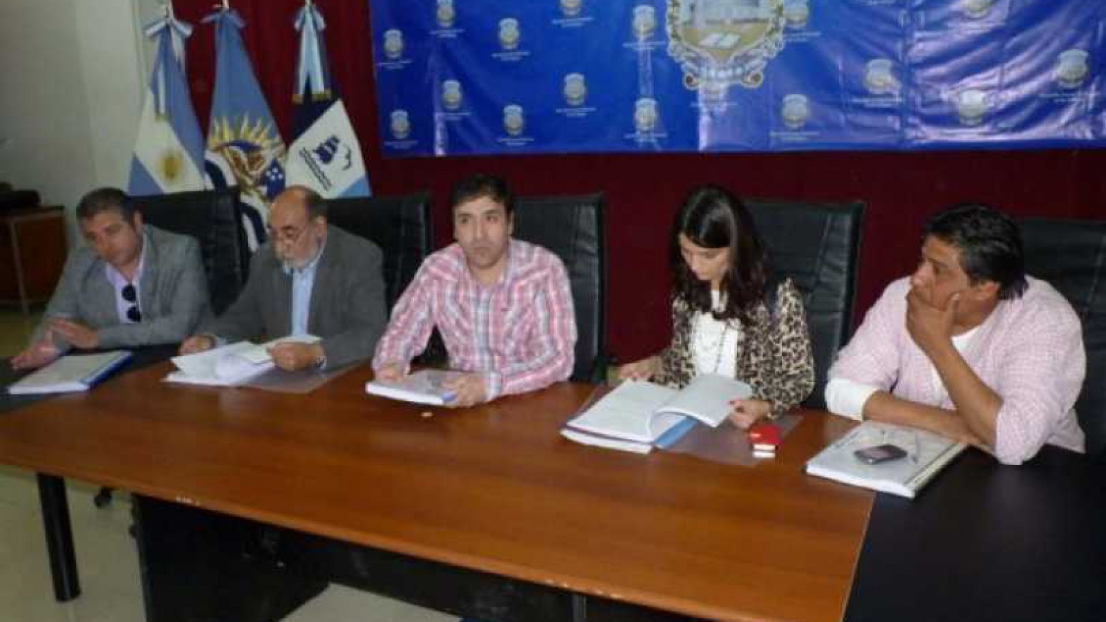 Ediles dijeron que las repuestas de Cantín a cuestionario les "toma el pelo” y que es “una falta de respeto”